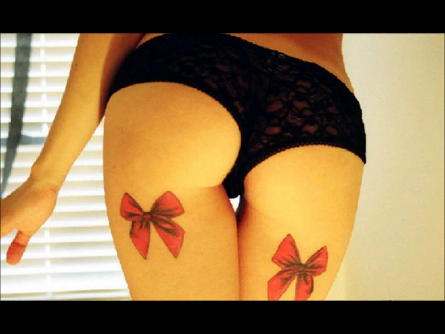 Татуировки бантики на ногах у девушек. Тату бантик. Тату бантики на ногах. Татуировки бантики на ногах у девушек. Тату банты на ногах.