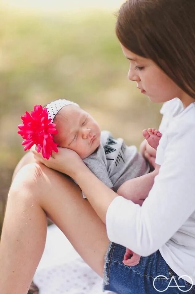 Беби sister. Baby brother & Baby sister. Грудь младшей сестрёнки. Младшая сестренка картинки.