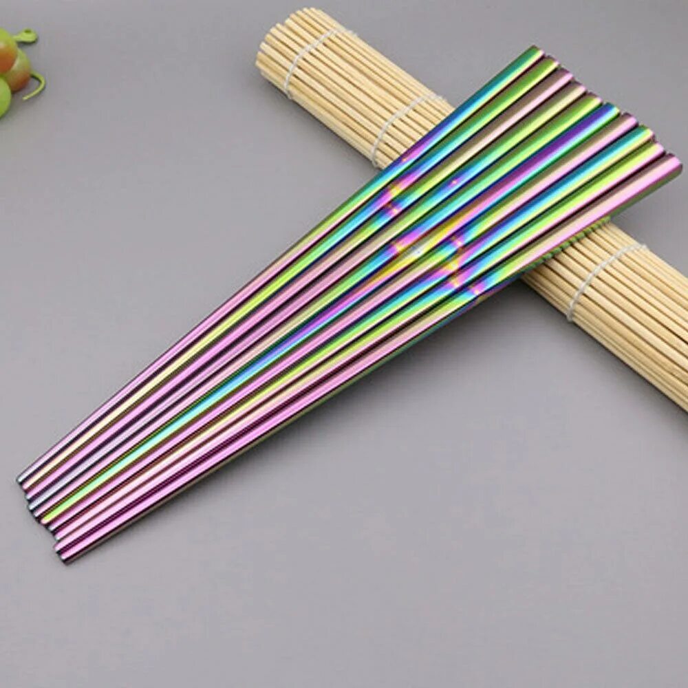 металлические палочки для еды. китайские палочки. японские палочки для еды. палочки хаси. пара палочек.