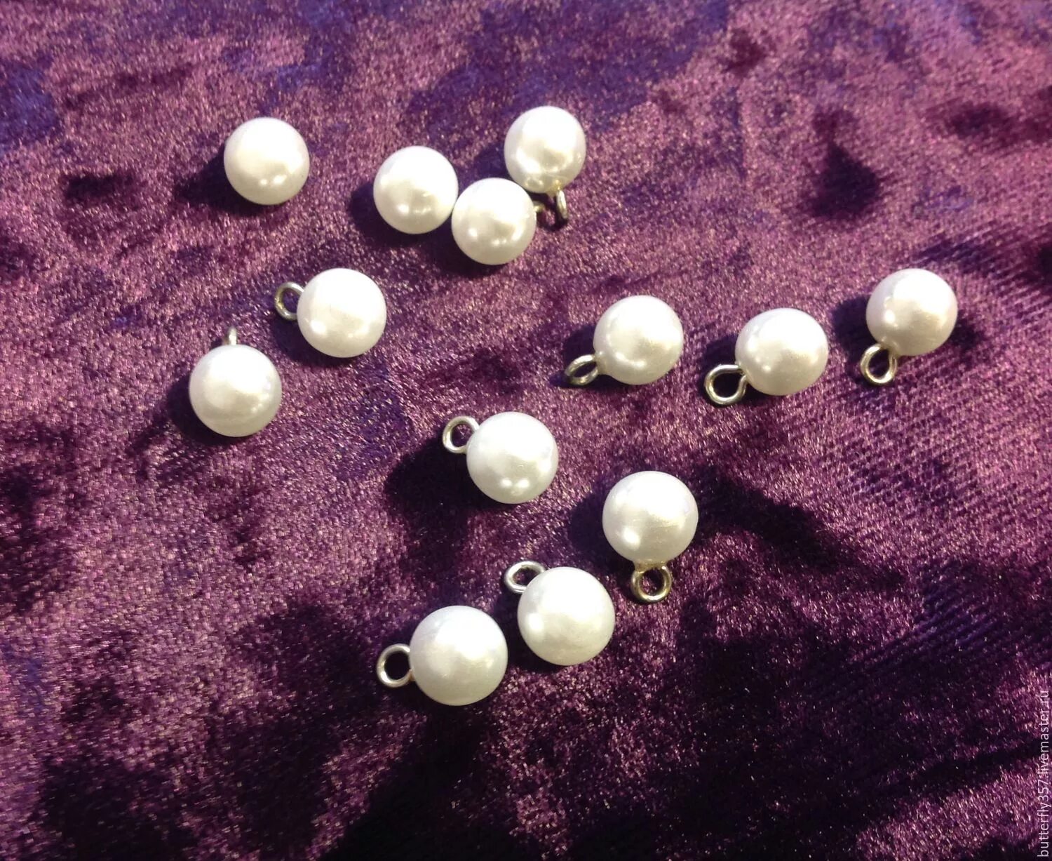 пуговицы бусины. пуговицы бусины. бусы из разноцветных пуговиц. изделия из бусен ок лент пуговиц. пуговицы бусины.