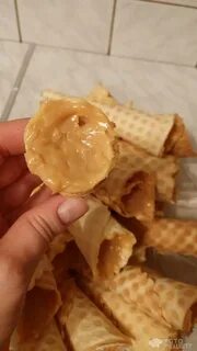 Вафли в вафельнице с вареной сгущенкой