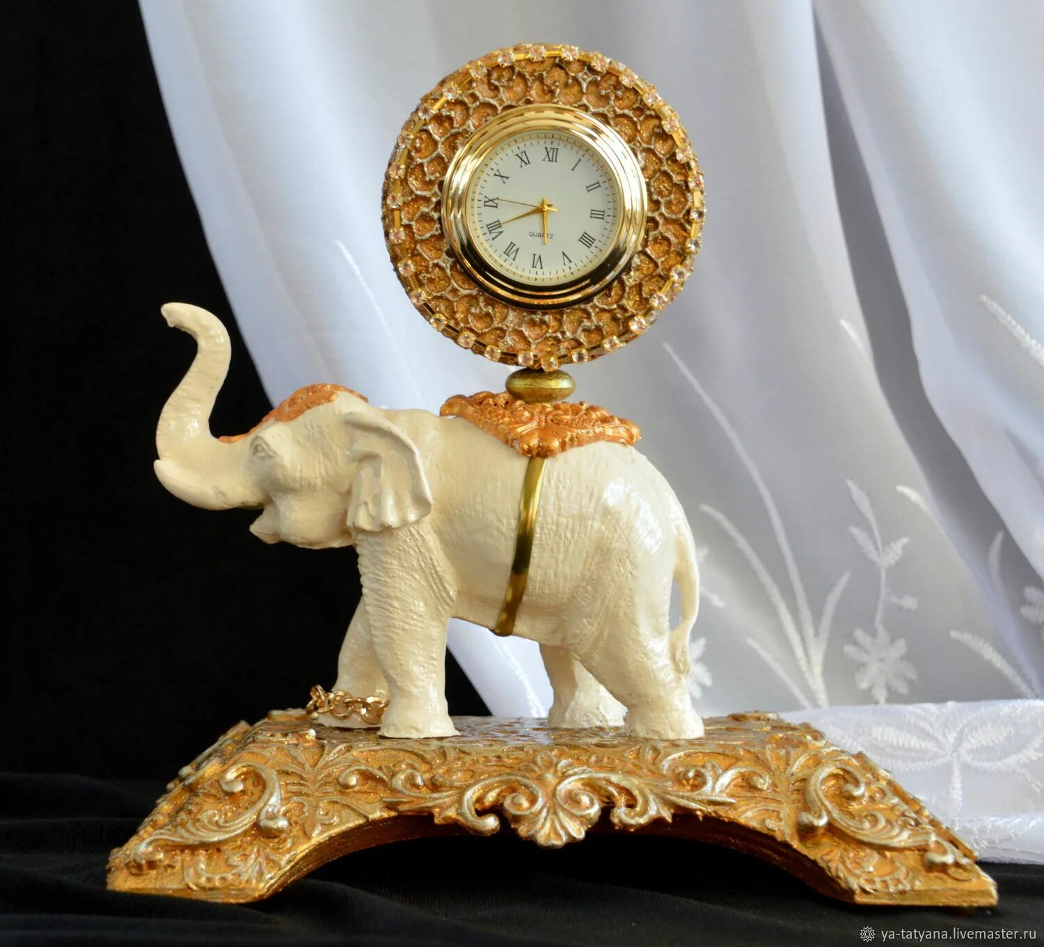 Часы настольные со слонами. Часы настольные слон со слоненком. Настольные часы полистоун. Часы из полистоуна настольные. Часы слон настольные.