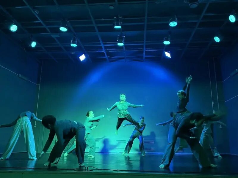 боди балет. танец зеркало. мужской балет. танец зеркало души. танец зеркало.