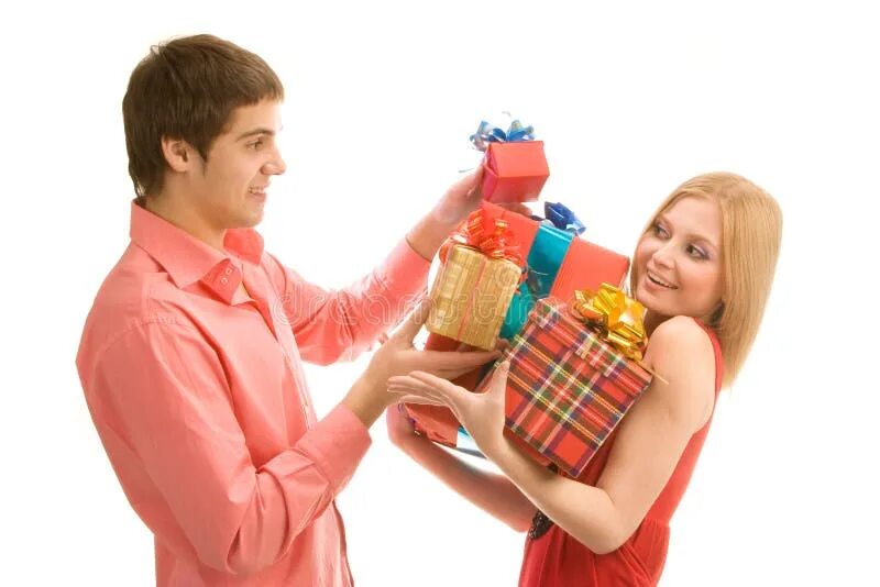 Подарок для двоих. Получение подарка. Девушка дает подарок. Парочка два подарочка.
