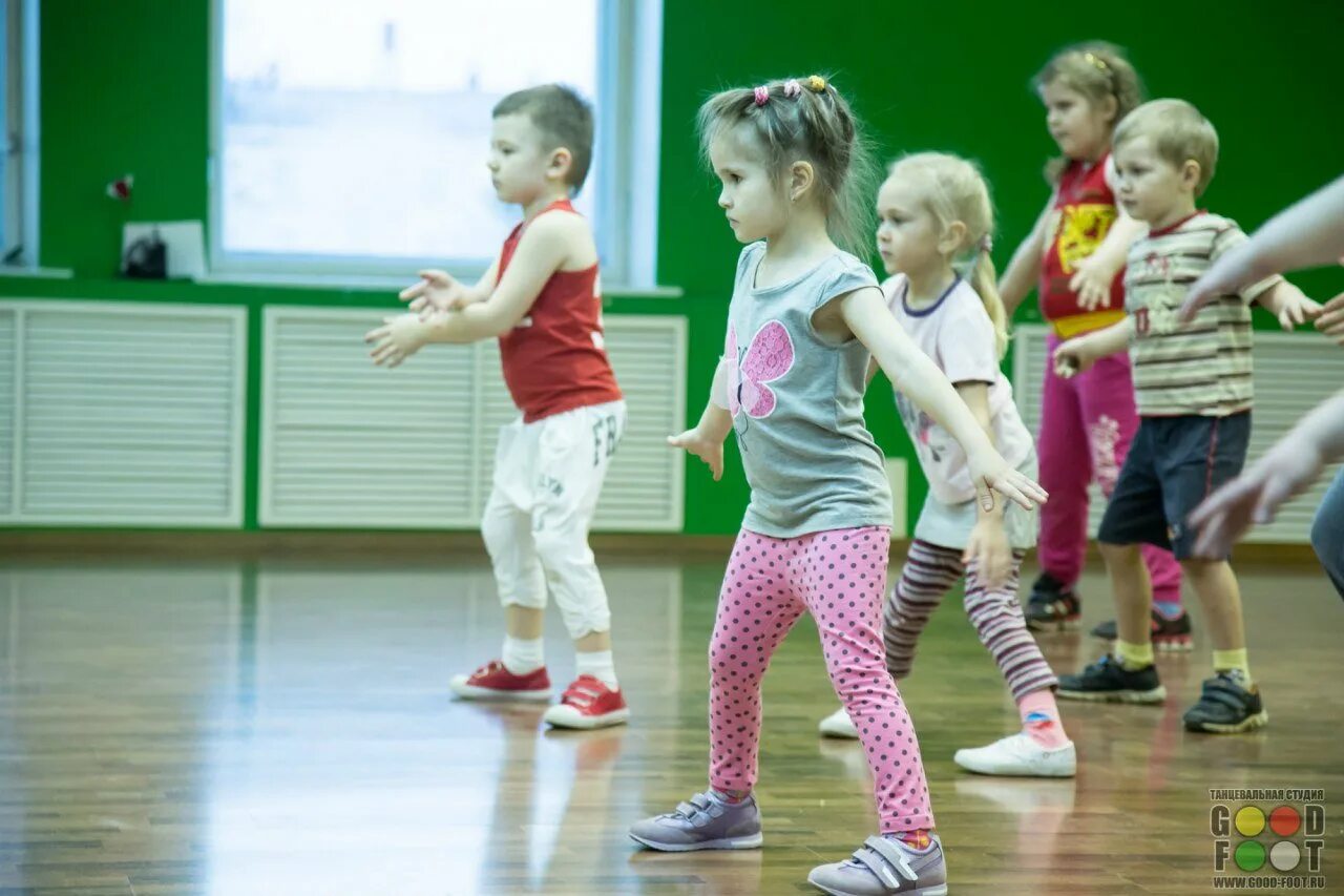 Включи танец маленькой. Занятия танцами с детьми. Танцы для дошкольников. Уроки танцев для детей. Детские современные танцы.