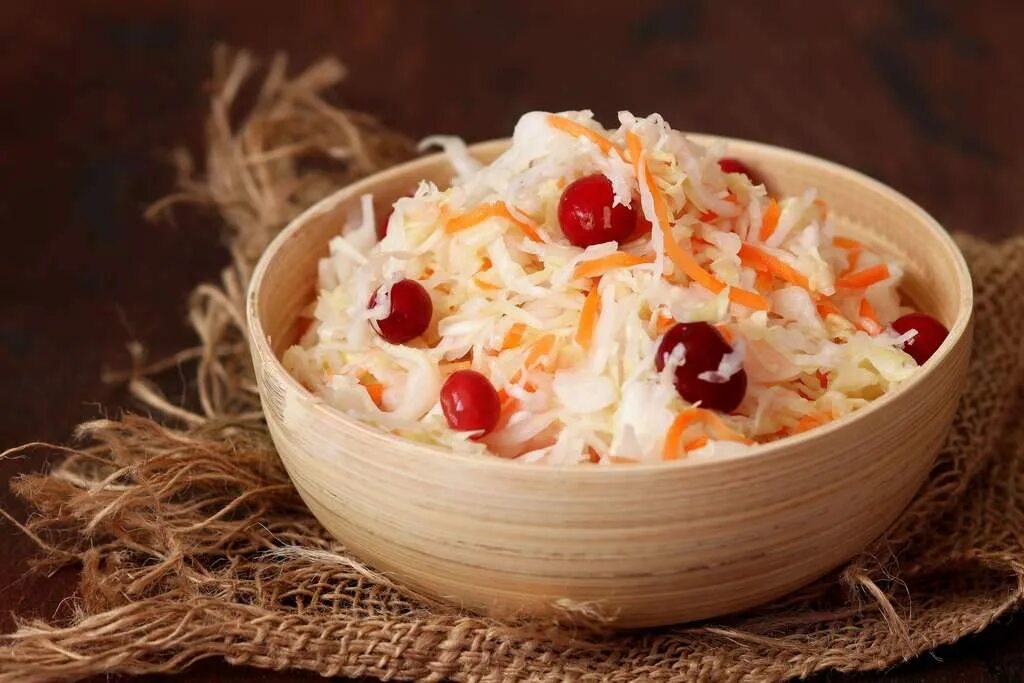 Квашеная капуста. Сочная, хрустящая, очень вкусная. Готовим простые рецепты от w