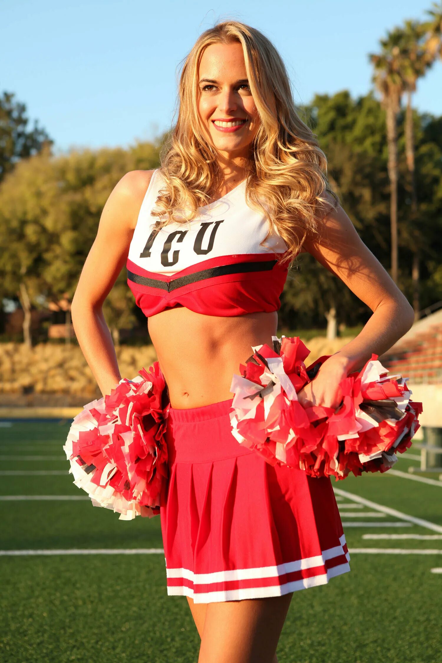 атака 50 футовой черлидерши. 50 футовая чирлидерша. Attack of the 50 ft cheerleader. нападение пятидесятифутовой чирлидерши (2012). атака 50 футовой черлидерши 2012.