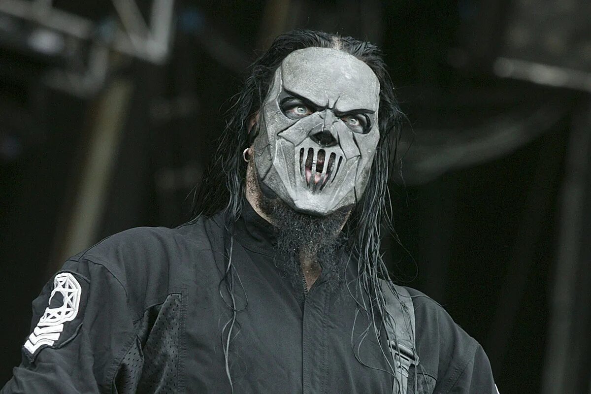 Мик томпсон. Слипкнот гитарист мик томпсон. маска слипкнот мик томпсон. группа slipknot мик томсон.