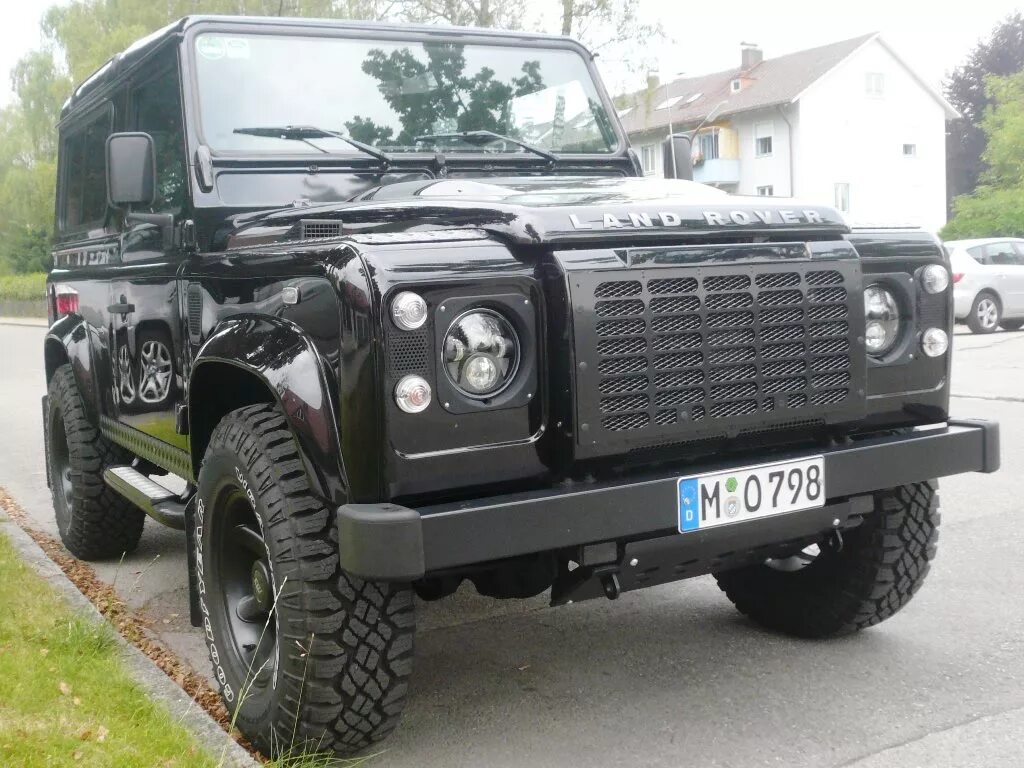 Тюнингованный Дефендер 110. Defender 90 обвес Украина. Дефлектора Defender 110 передний силовой бампер. Defender 90 тюнинг. Led defender