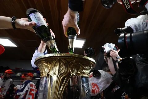 Какая команда стала 1 обладателем кубка гагарина