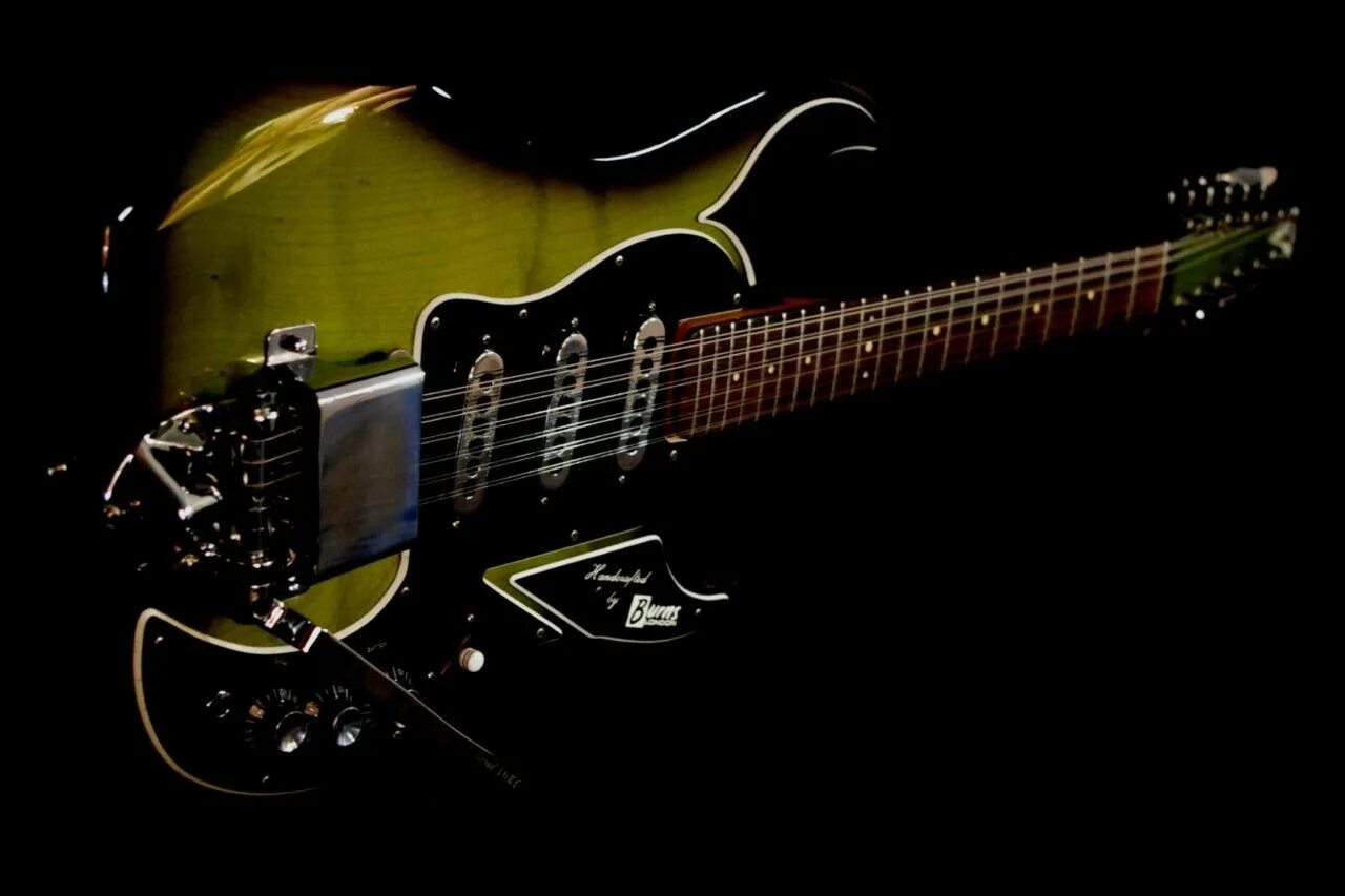Split guitar. Гитара burns. Гитара burns marvin guitar 1964. Электрогитара marvin burns. Burns tremolo.