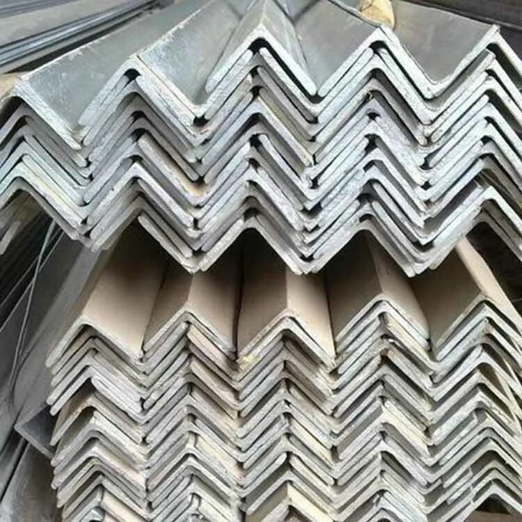 Металлические строительные материалы. Профиль треугольный стальной. Уголок 60 градусов металлический. Треугольный профиль металлический.