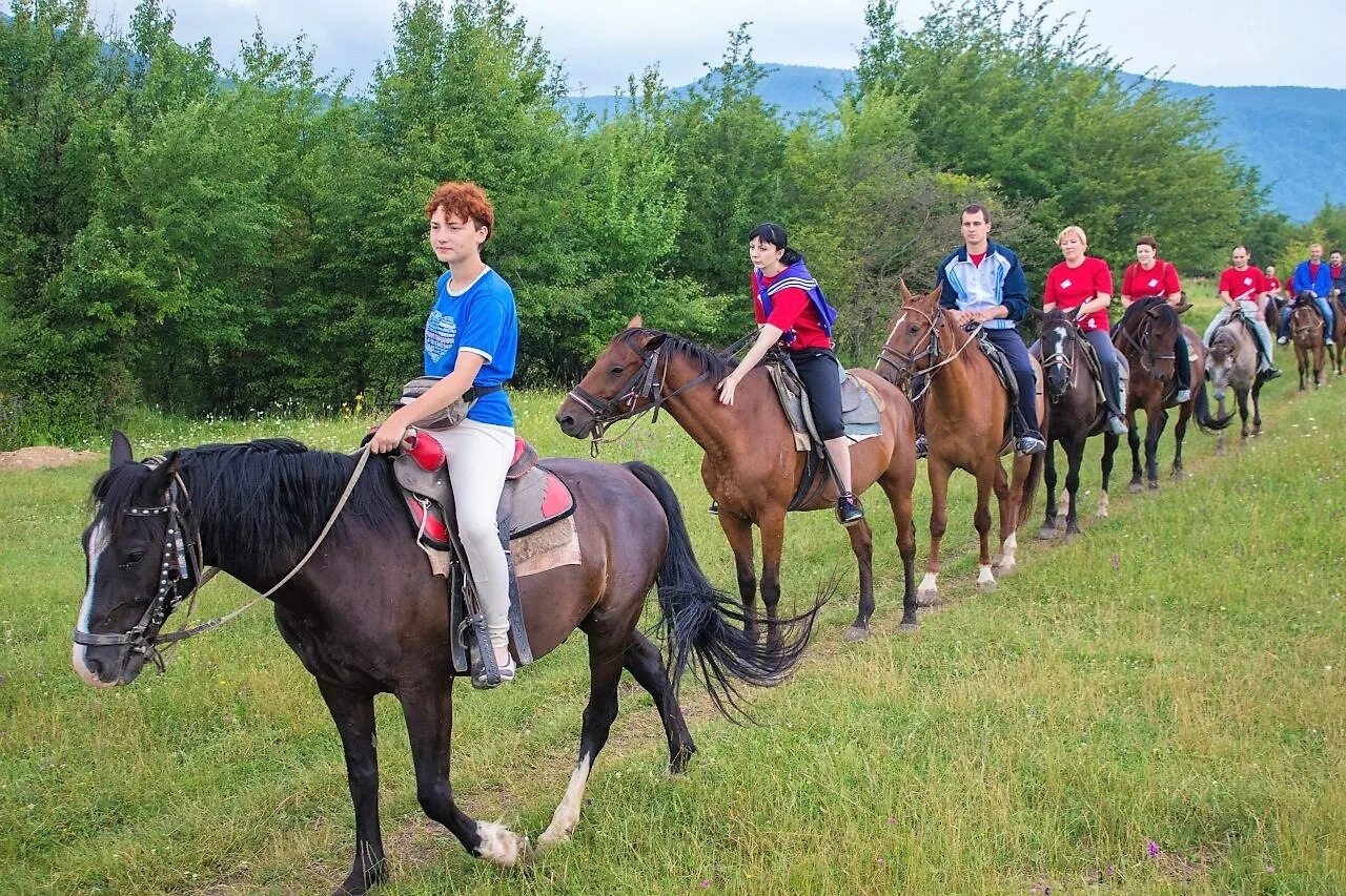 Конные прогулки Адыгея Каменномостский. Адыгея конный поход. Конные прогулки Лаго Наки. Ранчо Амазонка посёлок Каменномостский. Конюшня экскурсии