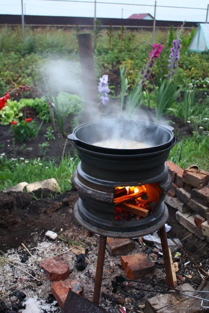 Под казан из дисков своими руками. Подставка для казана из автомобильных дисков. Под казан из дисков своими руками. Печь для казана из дисков газ 66. Печка для казана из дисков автомобильных.