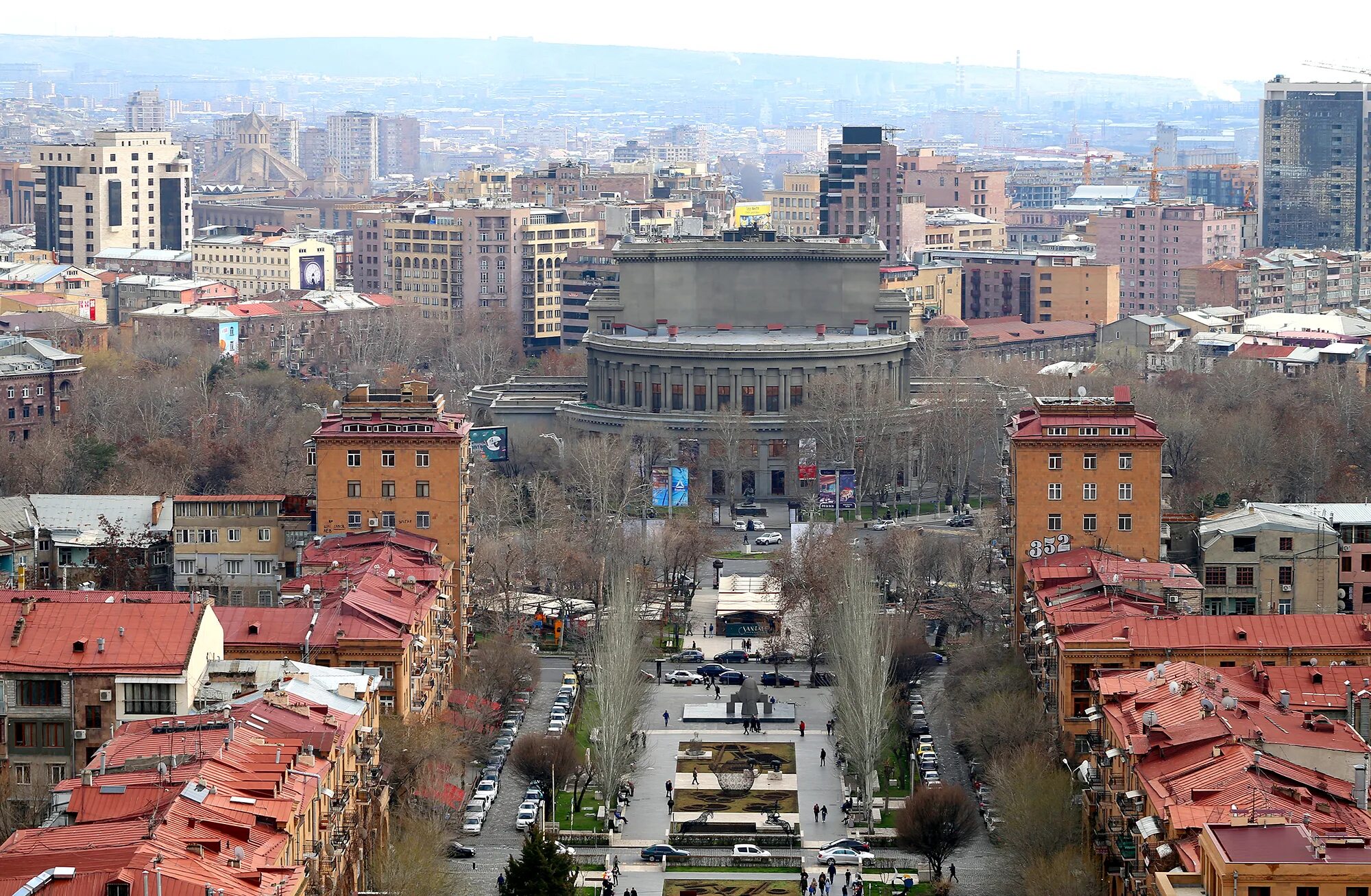 центральная улица еревана. ереван арарат. каким был город ереван. мариот ереван -площадь республики. площадь республики ереван.