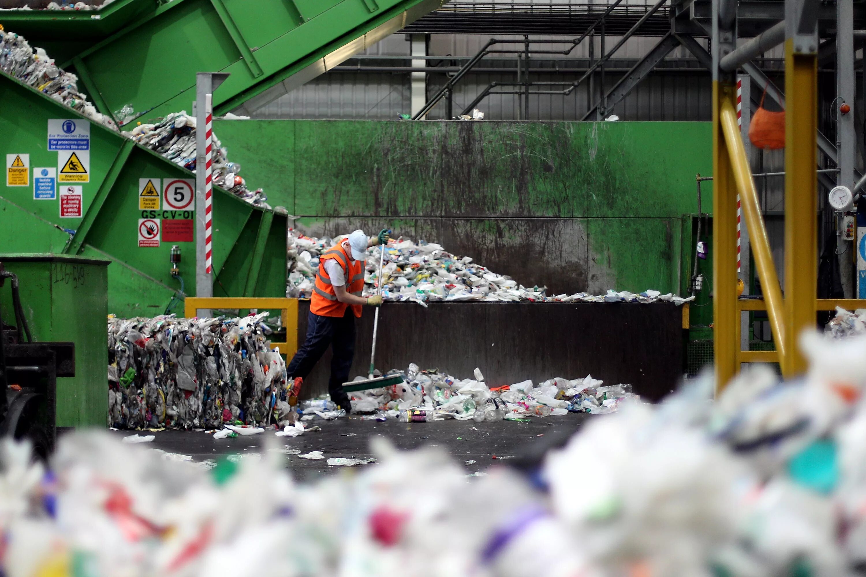 Переработка отходов. Recycling industry. Вторичная переработка пластика. Утилизация промышленных отходов. Recycling industry.
