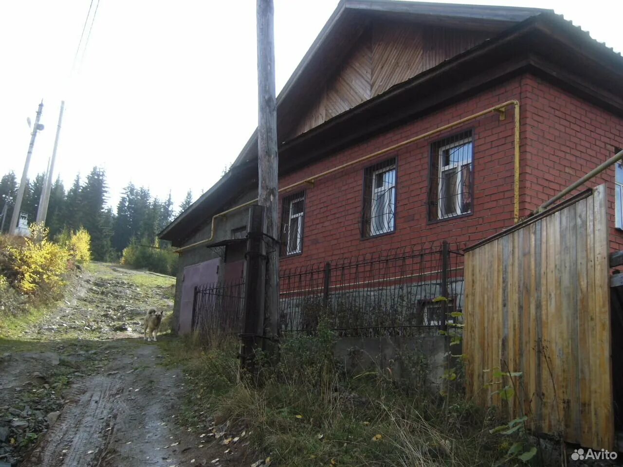 Дом в Ревде Свердловская область. Загородный дом Ревда Свердловская область. Кирпичный дом в Ревде. Домик в Ревде. Недвижимость купить квартиру свердловская область