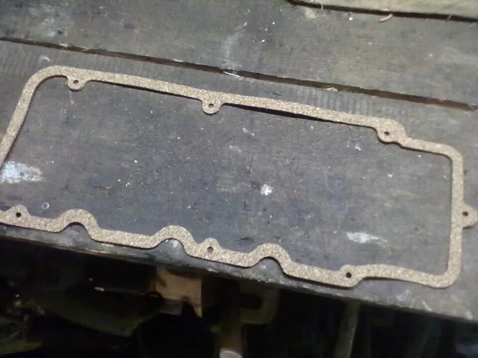 Прокладка под крышку. Прокладка клапанной крышки москвич 2141. прокладка клапанной крышки москвич 2141 1.5. прокладка клапанной крышки москвич 2141 1.7. прокладка клапанной крышки москвича 2141 1.5.2.
