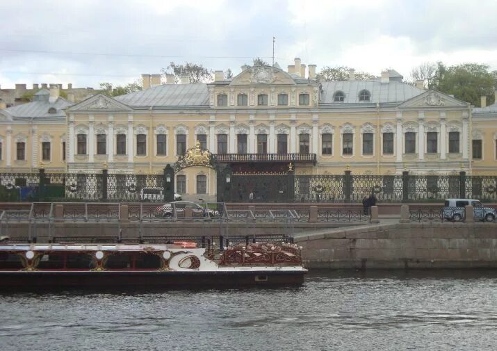 Набережная фонтанки дворец. Дворец елизаветы петровны на фонтанке. набережная фонтанки дворец елизаветы. набережная фонтанки дворец елизаветы петровны.