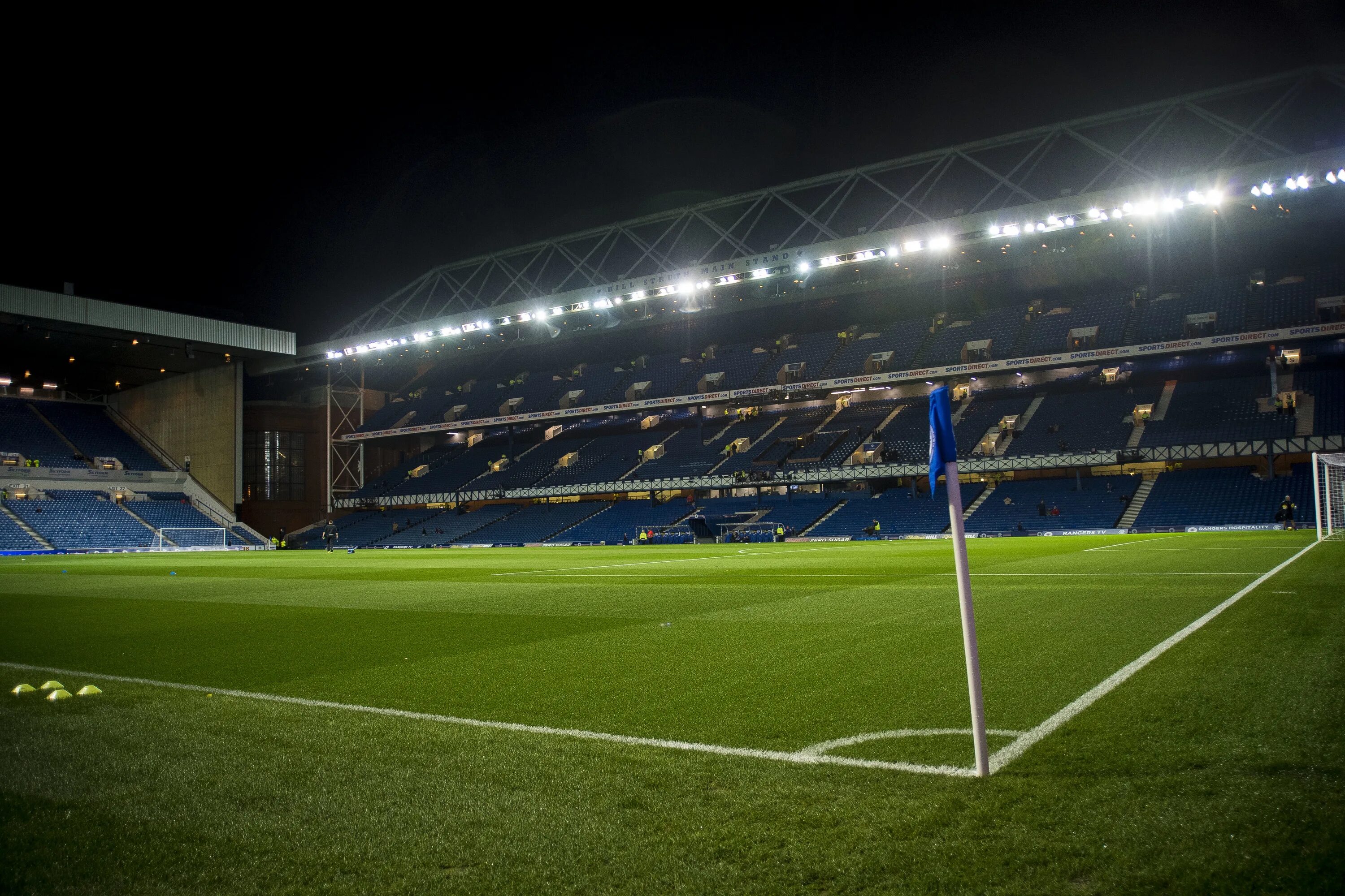 Ibrox Stadium. Стадион Rangers. Ibrox Stadium Rangers. На футбольном стадионе. Стадион вечером