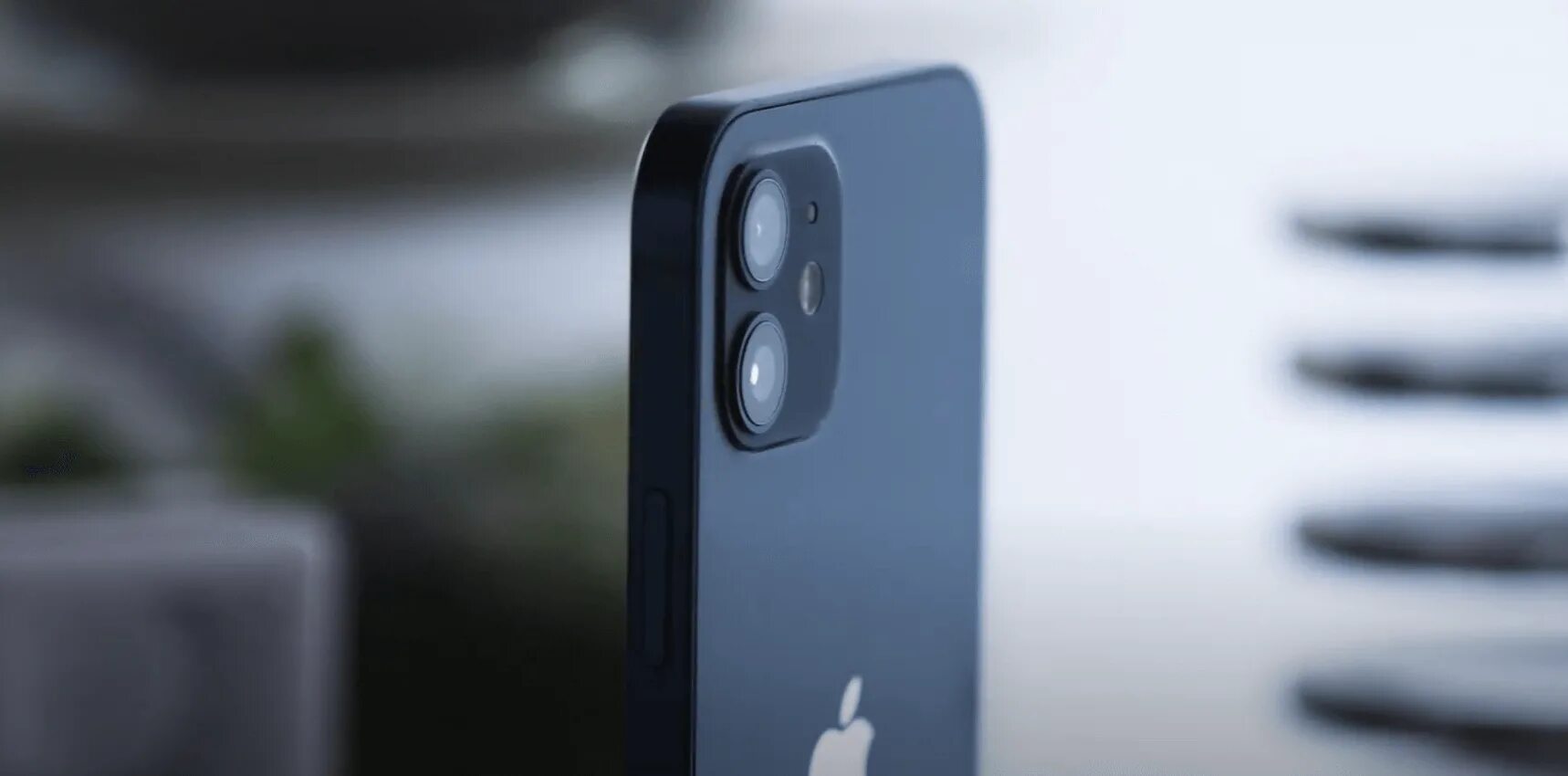 12 айфон герцовка. Iphone 12 pro распаковка. айфон 12 распакованный. айфон 12 в реале. нашел айфон 12.
