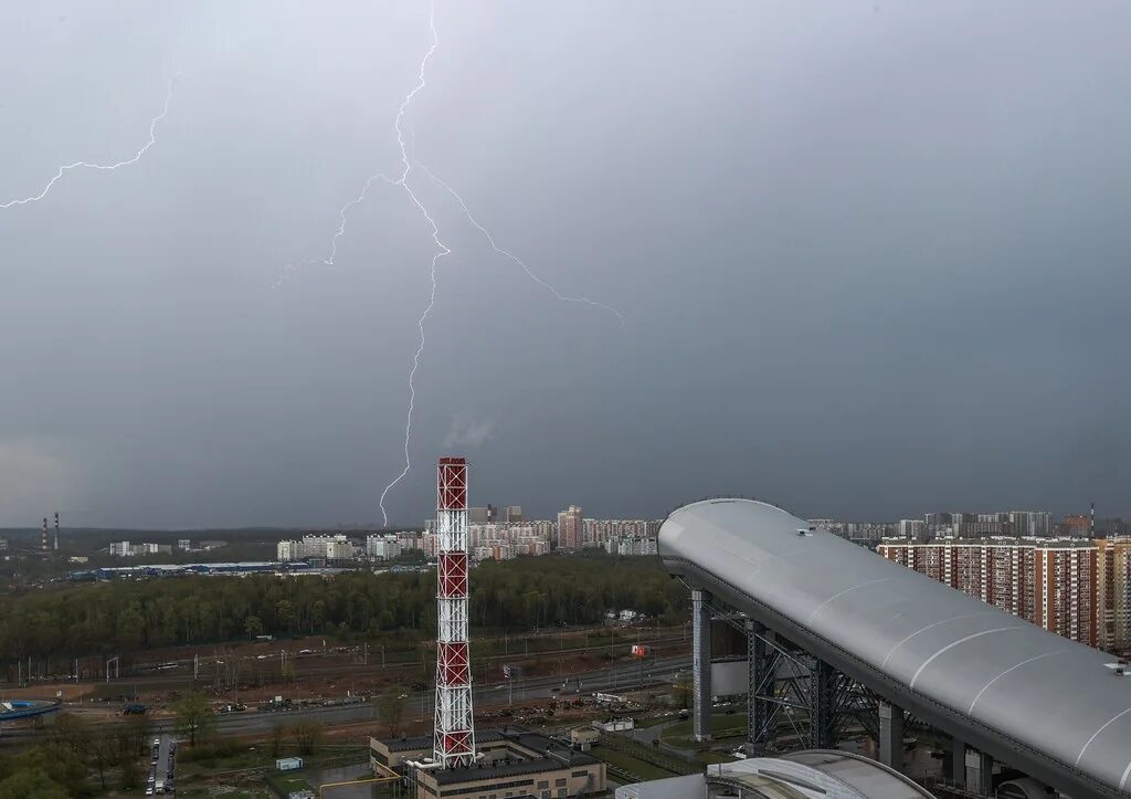 Москва сити гроза. Гроза в москве 10. Сильный дождь в москве. Гроза и ливень в подмосковье сейчас?. Гроза в москве 2017.