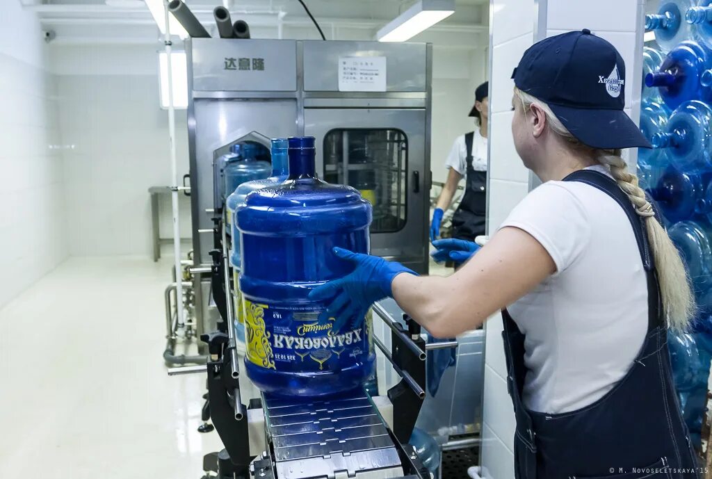 Хваловская вода заказать на дом. Хваловская вода Москва. Хваловская бутилированная вода. Хваловская вода питьевая.