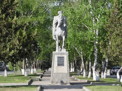 Памятник основателю