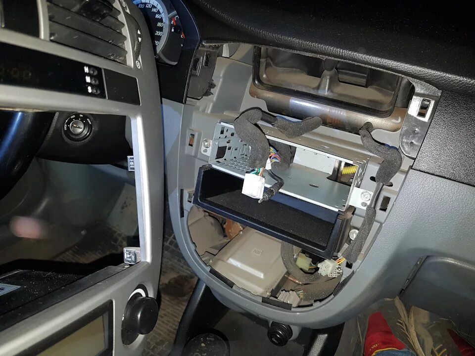 Как снять магнитолу лачетти универсал AUX в штатный майфун Lacetti Chevrolet Lacetti 5D, 1,6 л, 2006 года автозвук D