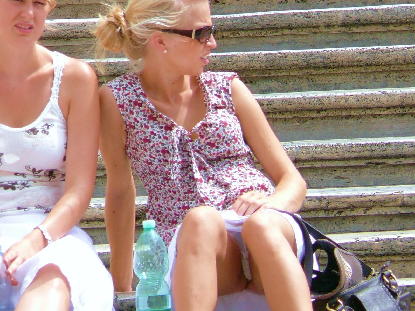 Упсы девушек. Случайно свои прелести. Женщины на улице засветили. Засветила прозрачные трусики. Дженнифер лоуренс zasveti.