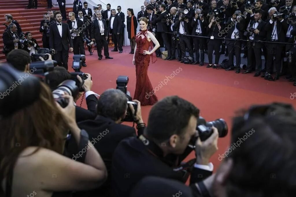 Открыли гала. Festival de cannes red carpet. Открыли гала. Открыли гала. Деми мур канны 2024.