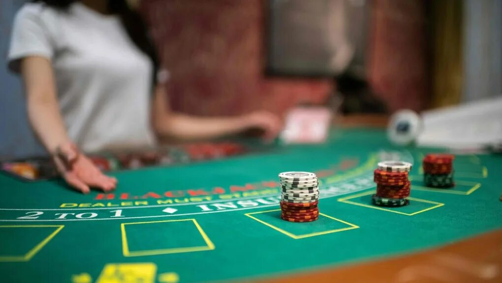 Gambling betting. Азартные настольные игры. Gambling bets. Игра с фишками на деньги. Gambling bets.