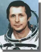 Космонавт 6 букв