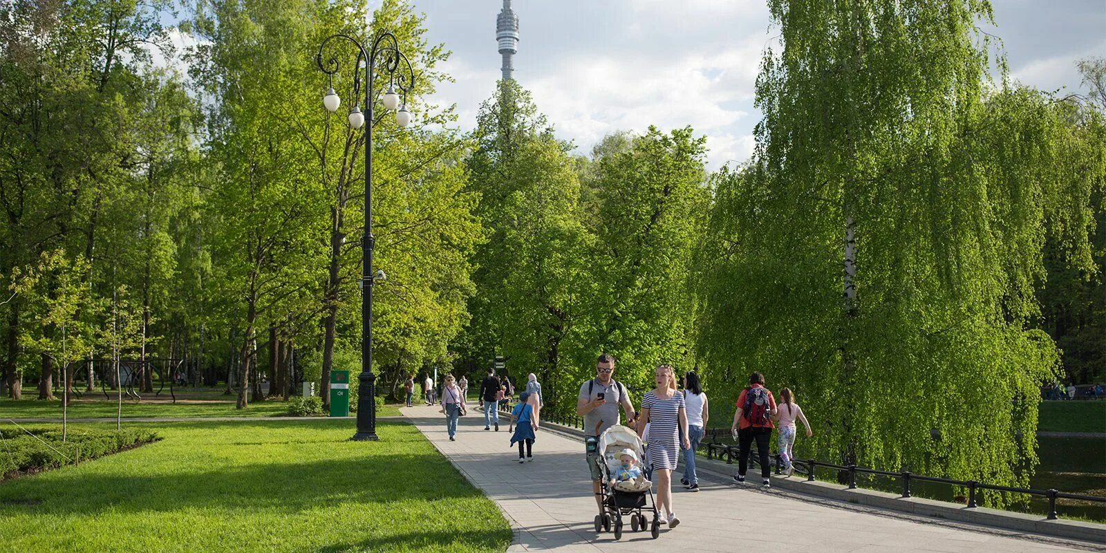 Парк зеленая зона. Гольяновский парк площадка. Сквер парк МСК. Парки Москвы летом. Зеленые парки Москвы.