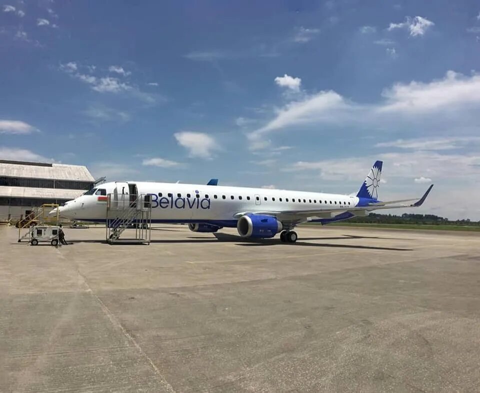 Embraer emb 195. Самолет embraer 195. самолёт эмбраер 195 белавия. embraer 195 белавиа. эмбраер е 195 белавиа.