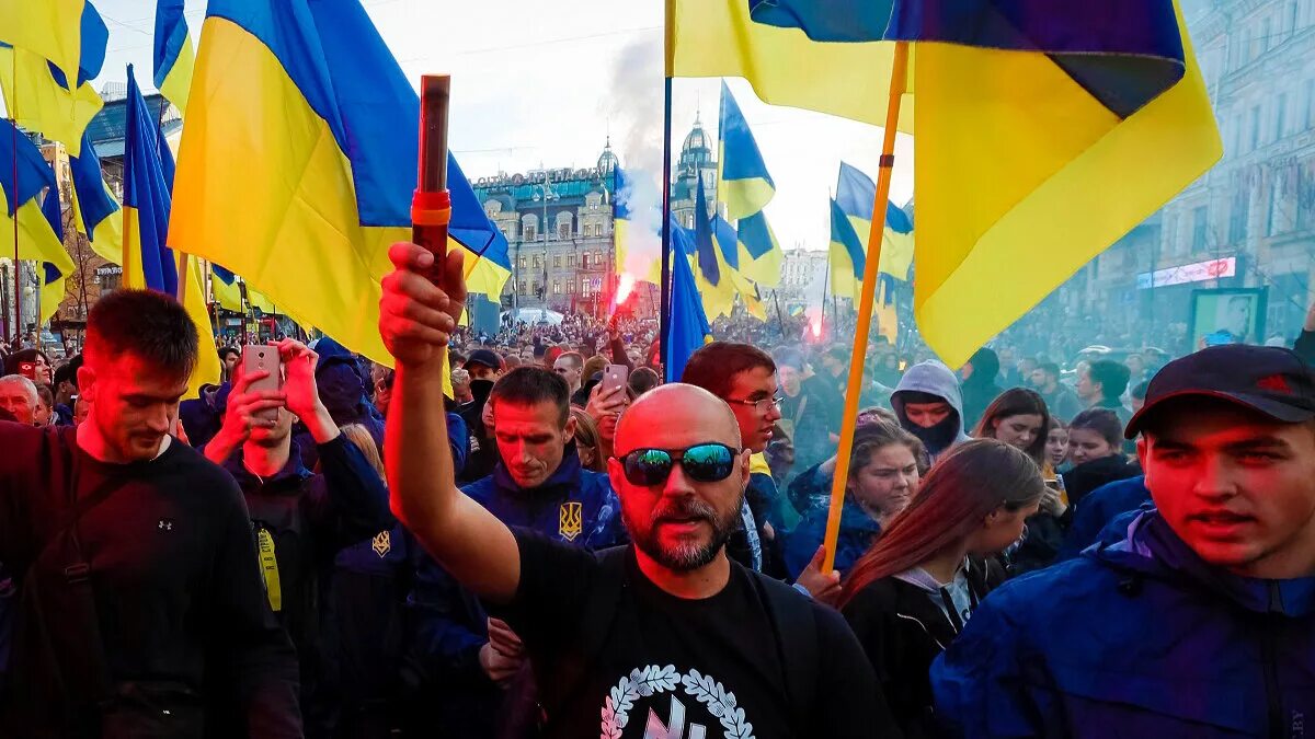 Украинские нацики. Украинские националисты. Украинские националисты. Украинскиенациналисты. Украинские нацики.