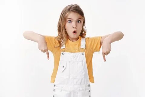 Включи где девочка стоит