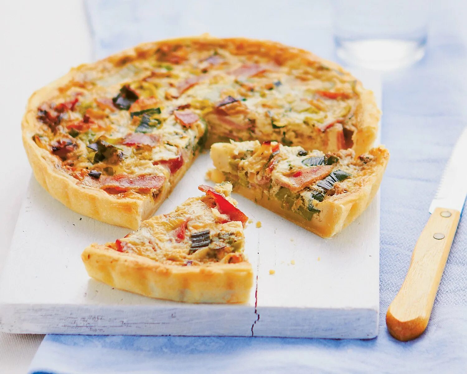 КИШ Лорен. КИШ Лорен (Quiche Lorraine). КИШ Лорен с беконом. КИШ Лорен с лососем. Киш рецепты начинки