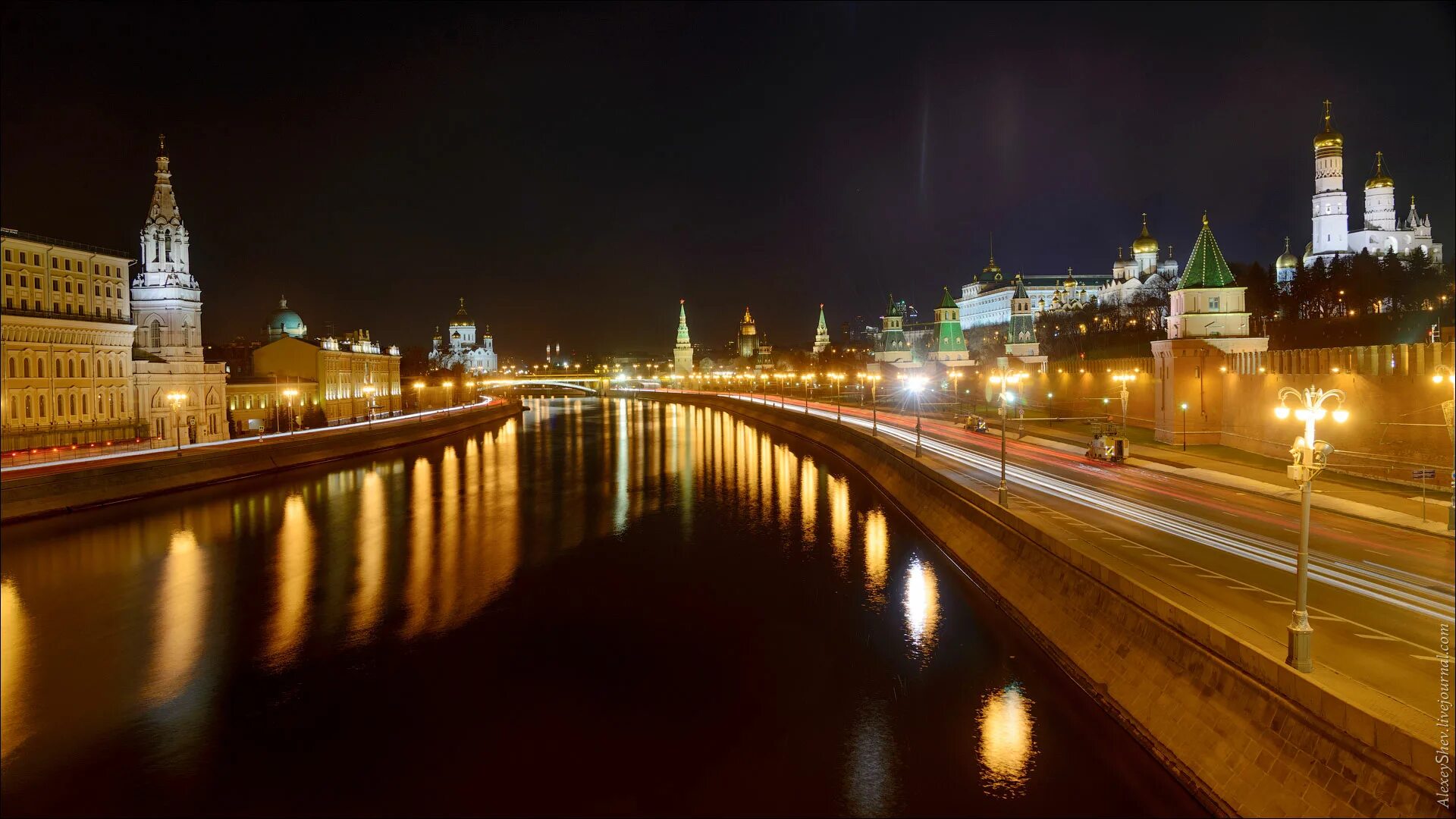 Москву видать. Александровский сад Москва ночью. Москва река Кремль. Москва Кремль ночью. Вечерний Кремль Москва.