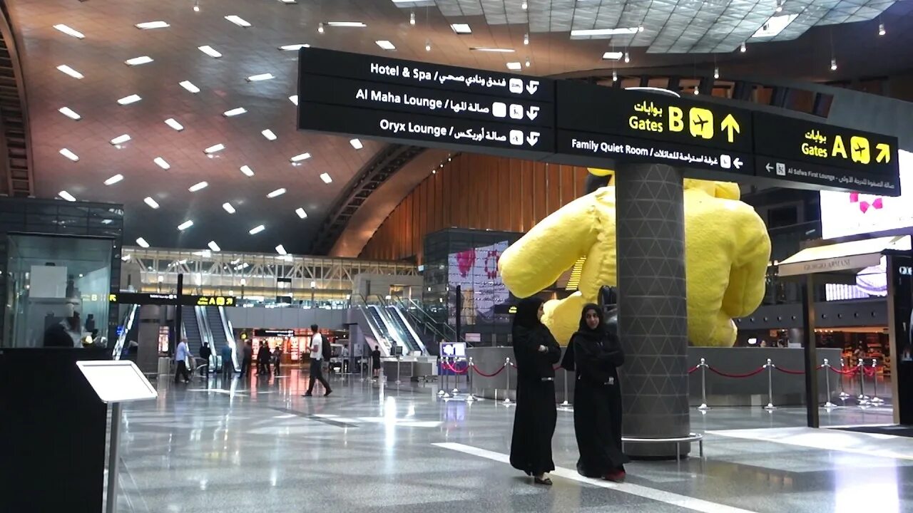 Табло аэропорта доха катар. Аэропорт Хамад Доха. Аэропорт Хамад табло. Табло Доха аэропорт. Аэропорт Хамад спа.