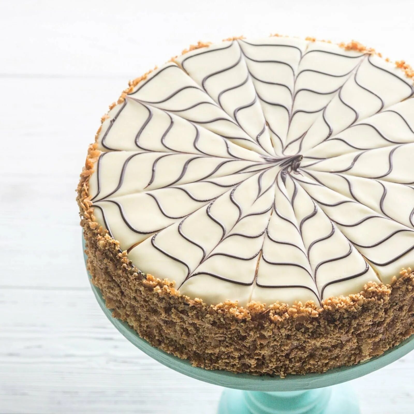 Как сделать паутинку на торте. Торт паутинка. Паутинка декор для торта. Украшение паутинка из шоколада. Торт паутинка от палыча.