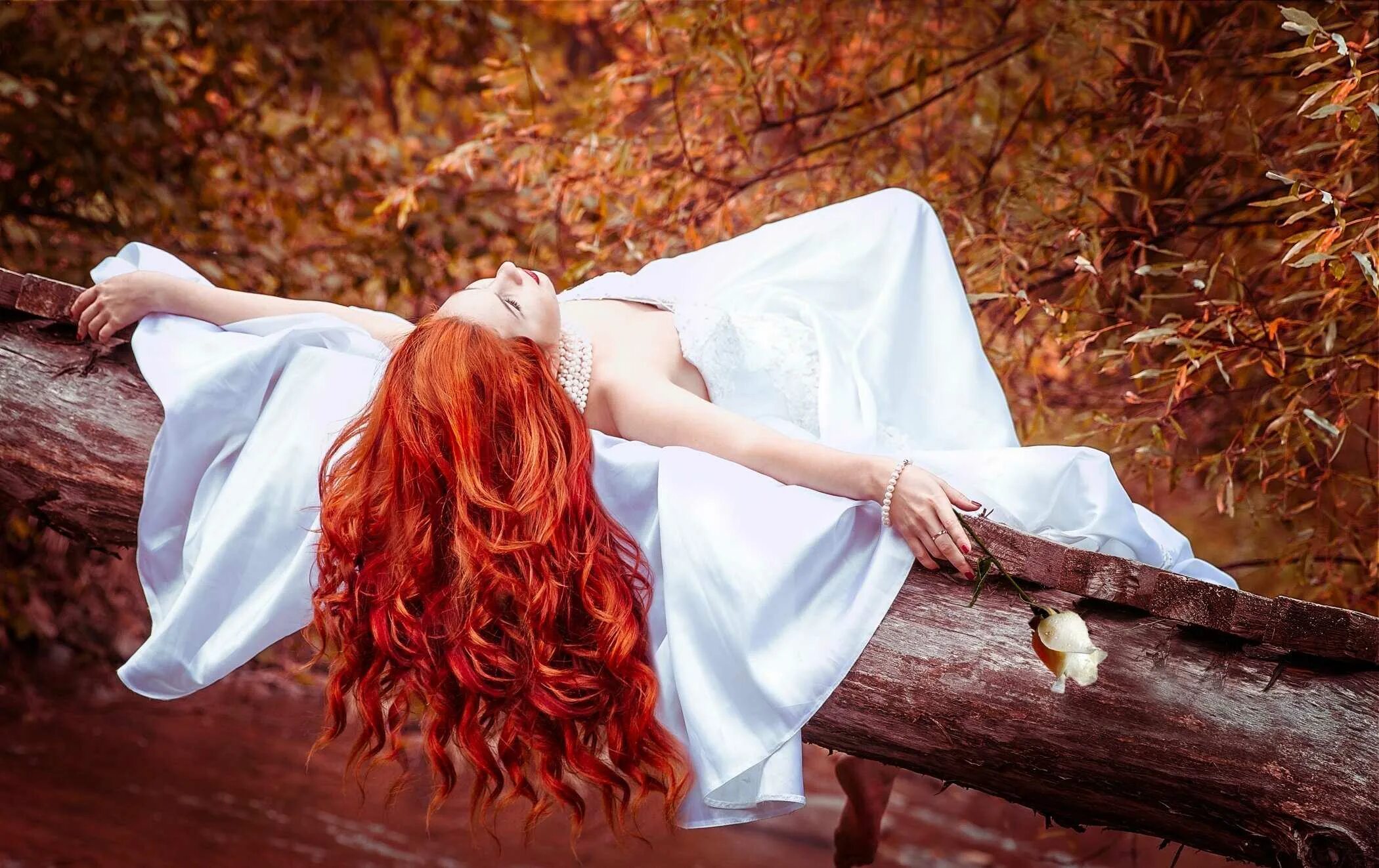 Бестия качество. Мэгги Осборн. Рыжая невеста. Рыжеволосая Катрин кюн. Девушка с рыжими волосами. Рыжеволосая девушка осень.