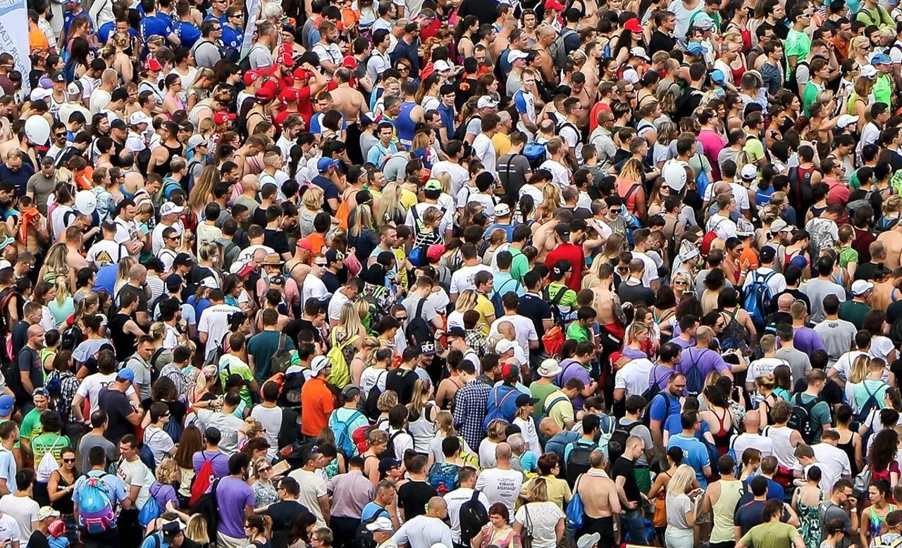 Громадная толпа. Человек толпы. 1500 Человек. Массовая фотография. Массовые настроения.