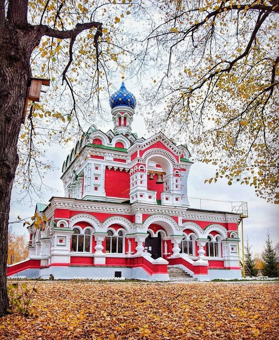 Здание русской церкви. Старожилово храм Петра. Храм в Старожилово Рязанская область. Церковь фон Дервизов Старожилово Рязанская область домовая.