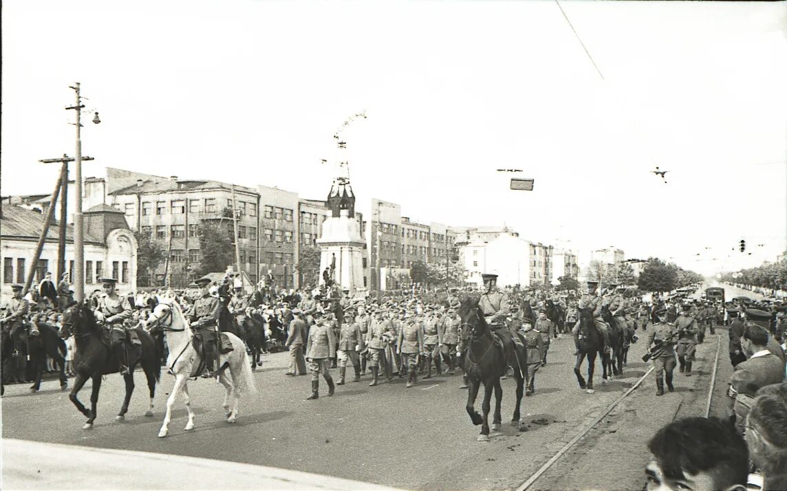 Пленные немцы в Москве 1944. Марш пленных в Москве 1944. Парад побежденных 17 июля 1944 года. "Большой вальс" - парад пленных немцев в Москве. Операция вальс