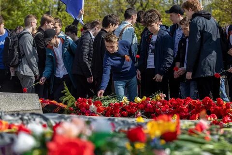 Возложение цветов