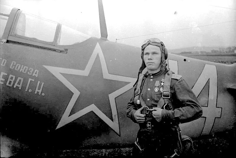 виктор васильевич талалихин самолет. самолет амет хана султана. летчики герои советского союза кожедуб. летчик герой советского союза 7. ляпидевский первый герой советского союза.