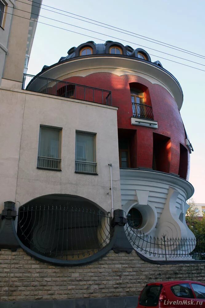 Дом яйцо купить. Талдом дом яйцо. Дом-яйцо в Москве внутри. Дом яйцо интерьер. Дом яйцо изнутри.