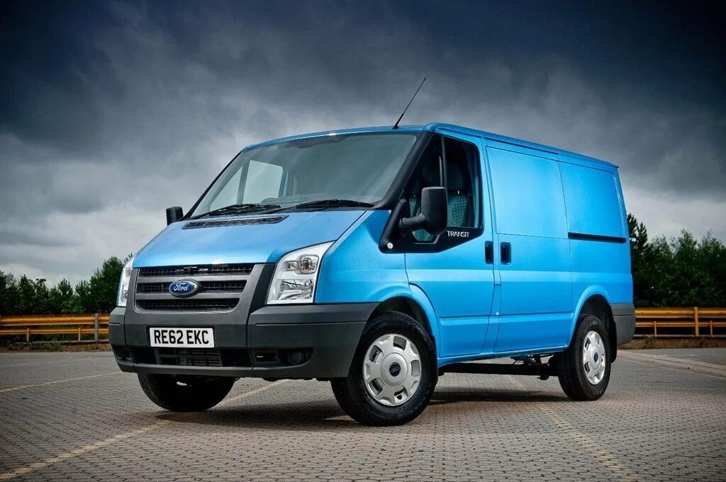 Микроавтобус это легковой автомобиль. Ford Transit 2006. Ford Transit 2006-2013. Форд Транзит фургон. Форд Транзит Ван 2006.