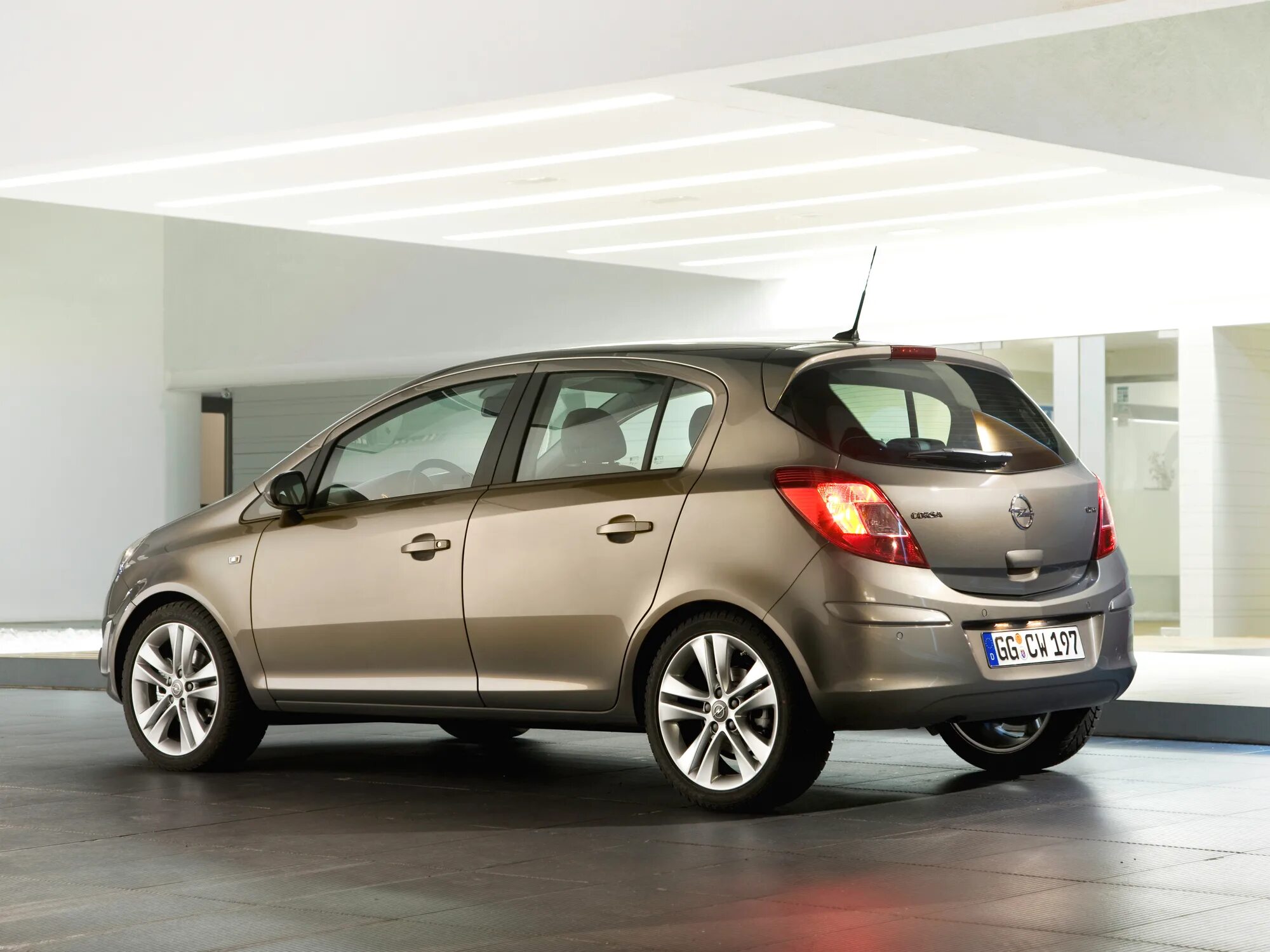 Opel Corsa 2012. Opel Corsa 4 двери. Опель Корса хэтчбек. Opel corsa 4